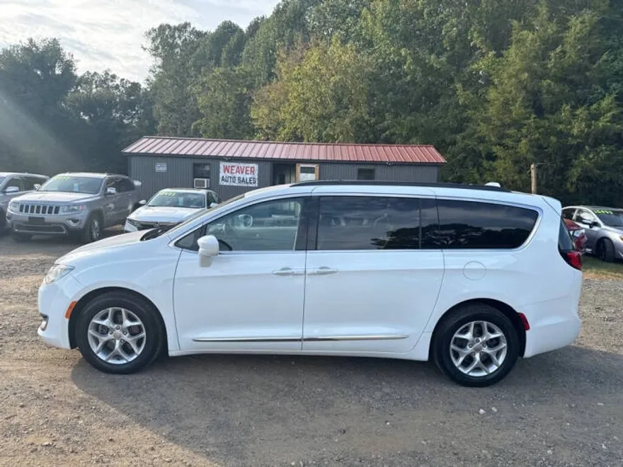2017 Chrysler Pacifica Touring Plus photo 1