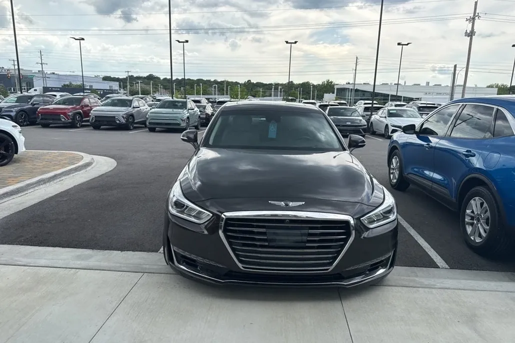 2017 Genesis G90 3.3T Premium photo 1