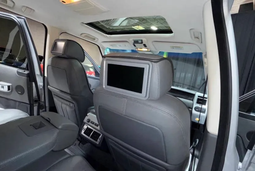 2004 Land Rover Range Rover HSE photo 1