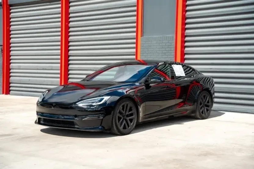 2022 Tesla Model S Plaid photo 1