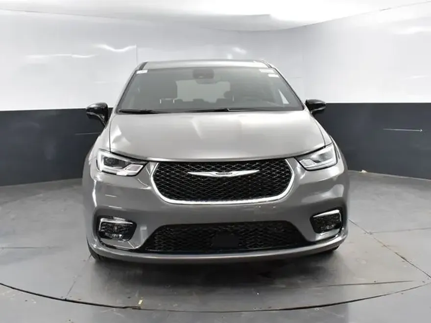 2025 Chrysler Pacifica photo 1