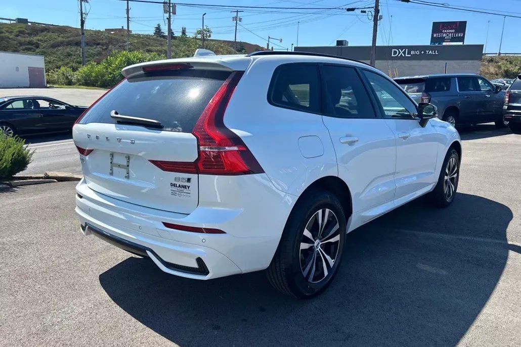 2025 Volvo XC60 B5 Core photo 1
