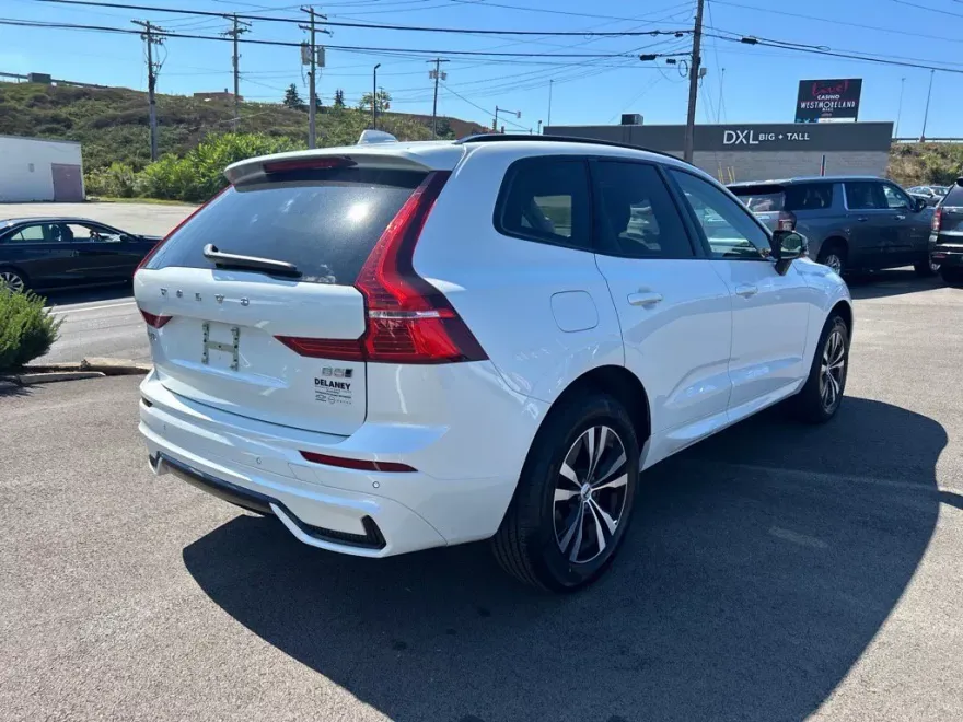 2025 Volvo XC60 B5 Core photo 1