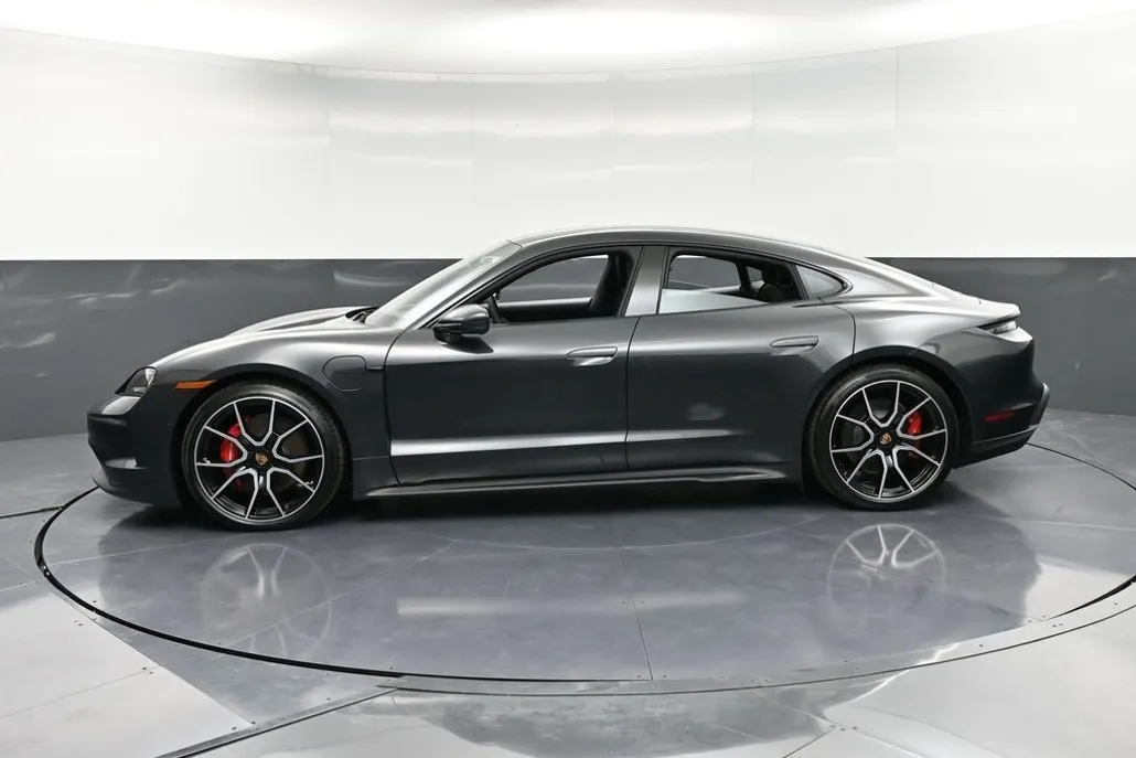 2025 Porsche Taycan 4S photo 1