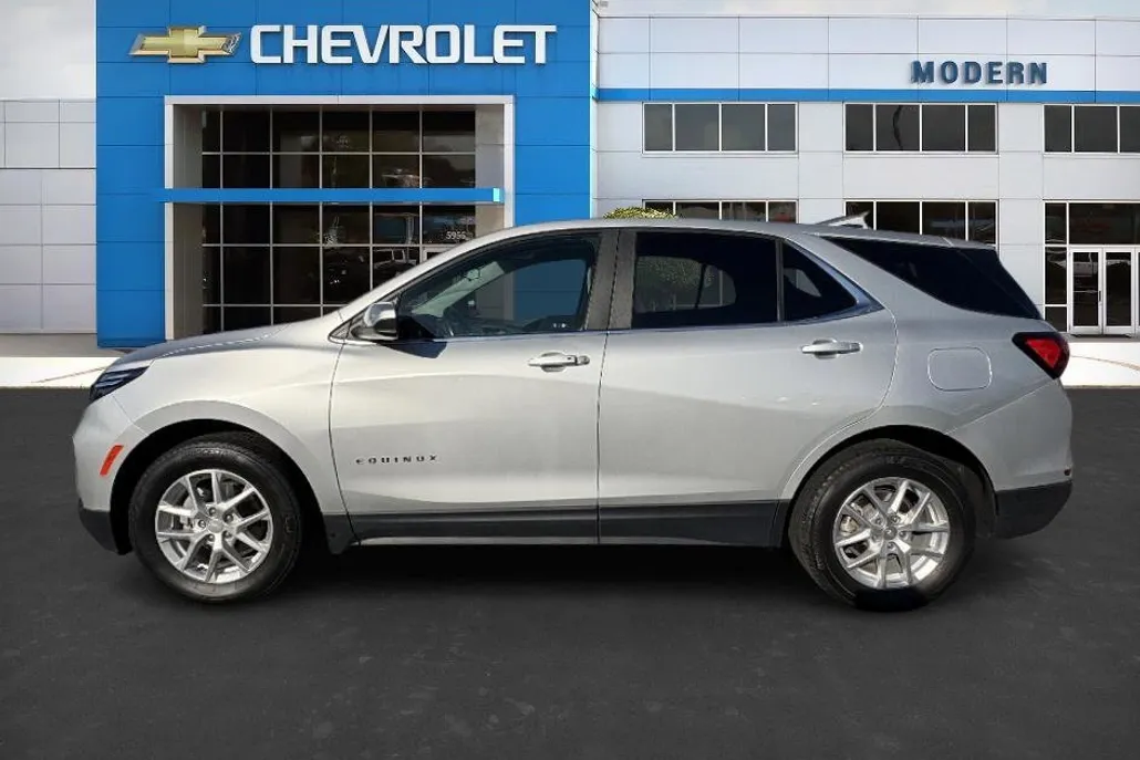 2022 Chevrolet Equinox LT photo 1