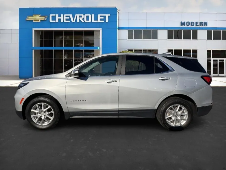 2022 Chevrolet Equinox LT photo 1