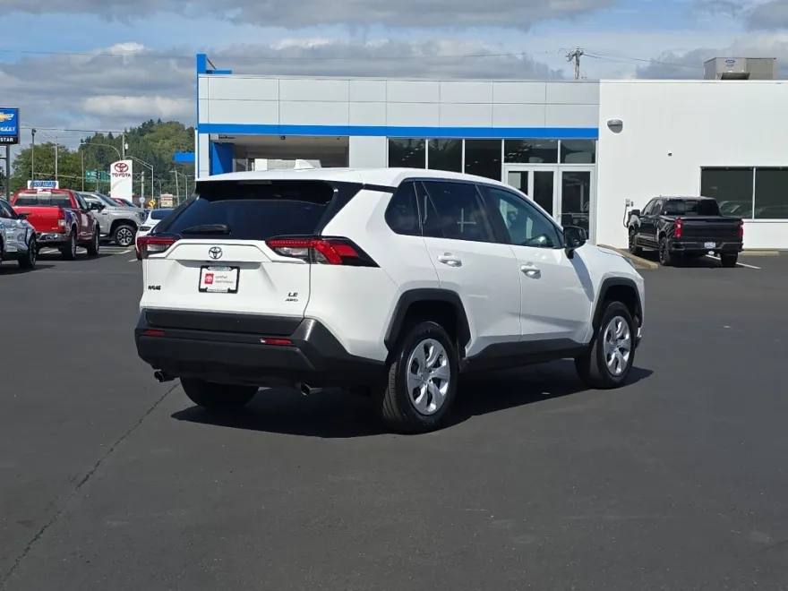 2024 Toyota RAV4 LE photo 1
