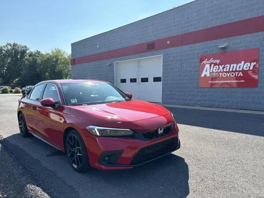 2024 Honda Civic Hatchback Sport Touring photo 1