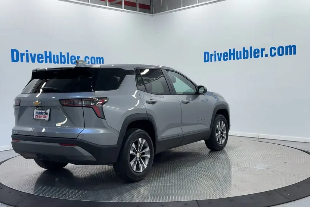 2025 Chevrolet Equinox LT photo 1