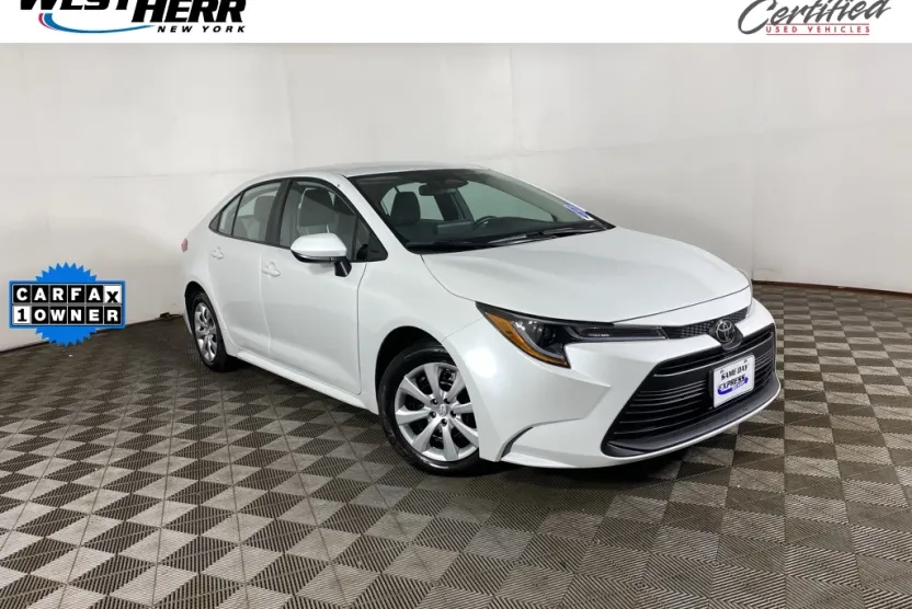 2025 Toyota Corolla LE photo 1