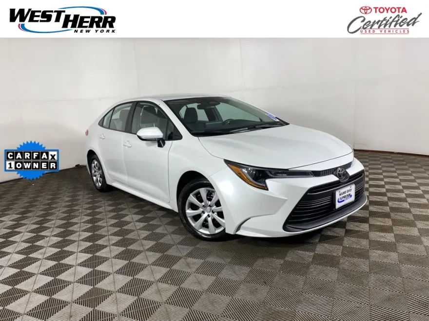 2025 Toyota Corolla LE photo 1