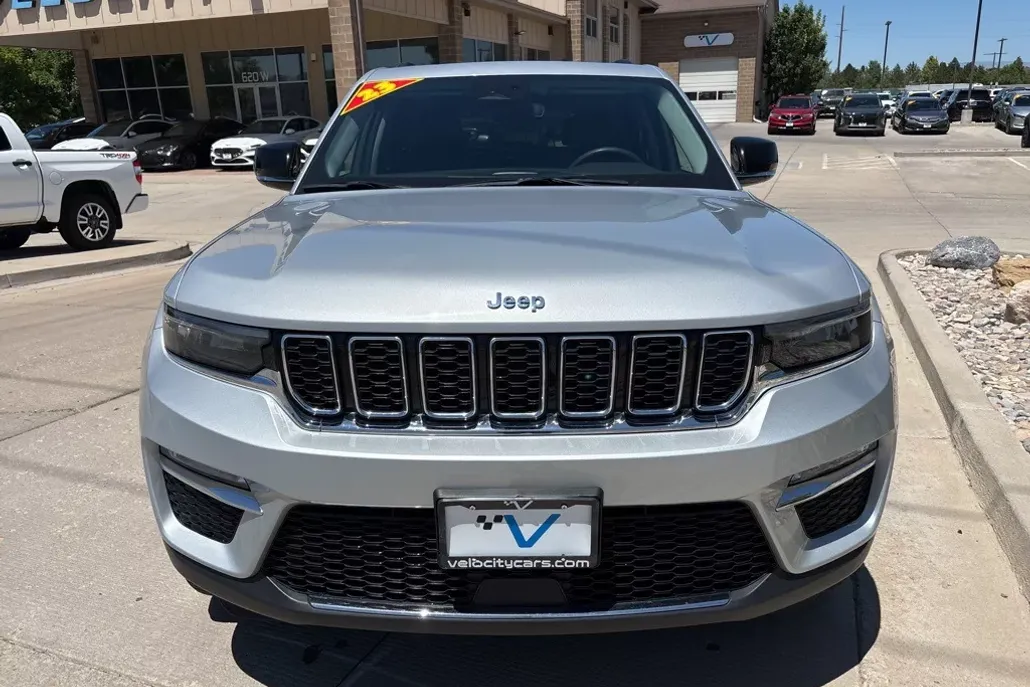 2023 Jeep Cherokee 4xe photo 1