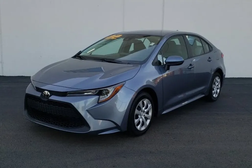 2022 Toyota Corolla LE photo 1