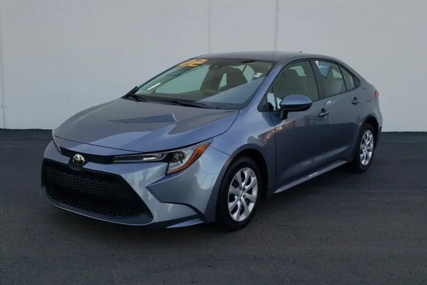 2022 Toyota Corolla LE photo 1