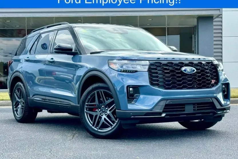 2025 Ford Explorer ST photo 1