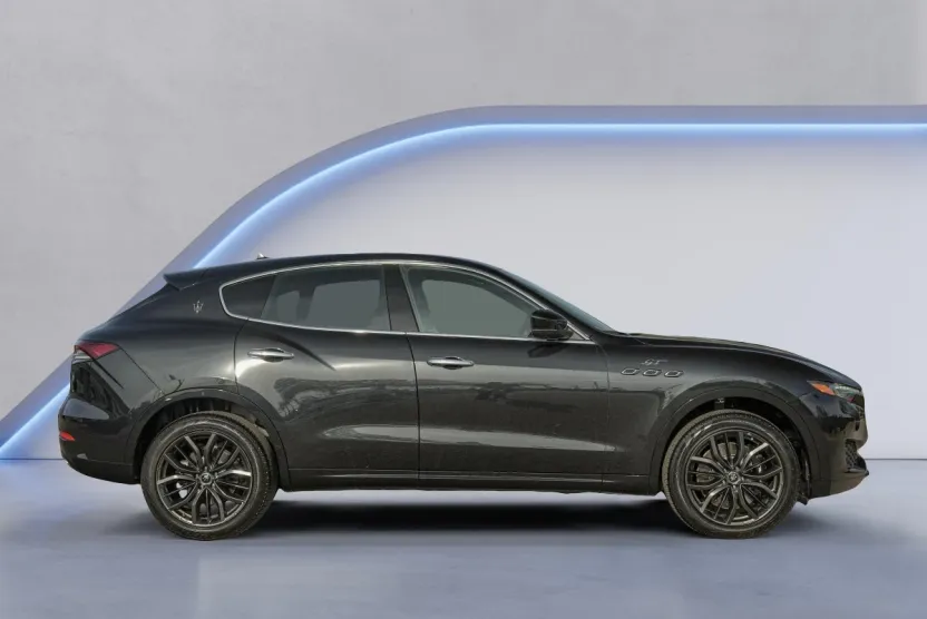 2024 Maserati Levante GT photo 1