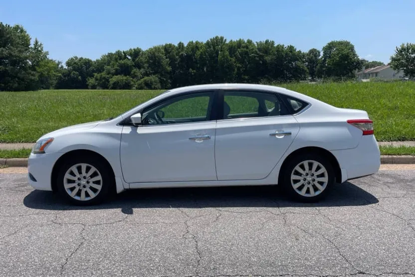2015 Nissan Sentra S photo 1