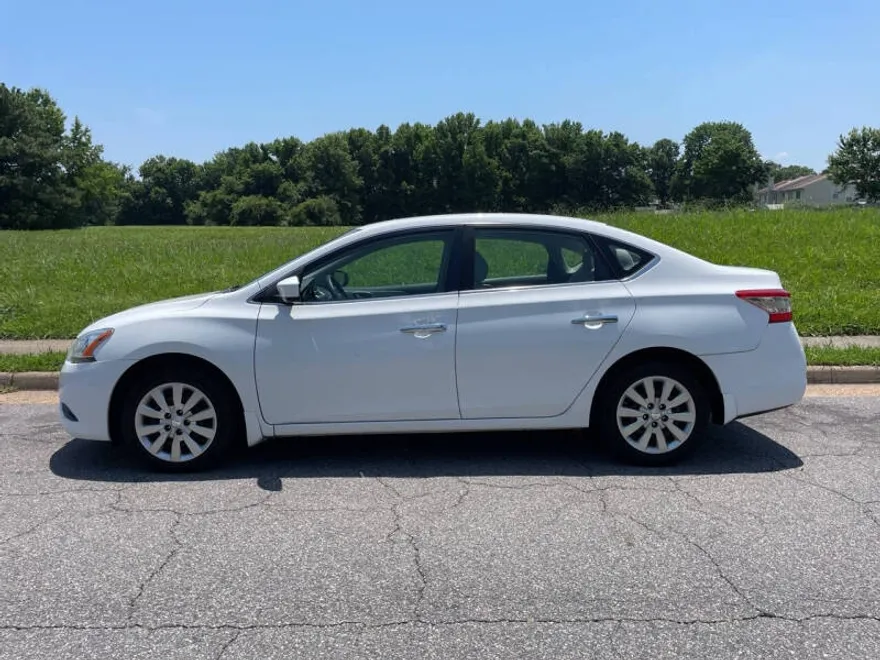2015 Nissan Sentra S photo 1