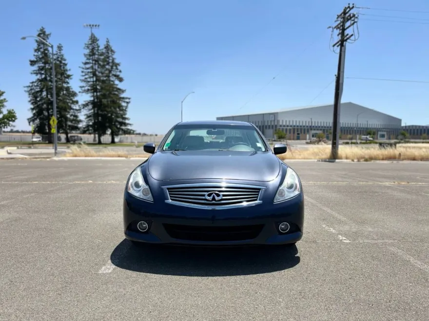 2013 Infiniti G37 photo 1