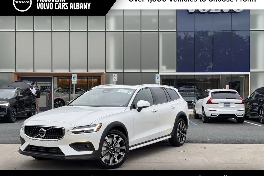 2026 Volvo V60 Cross Country B5 photo 1