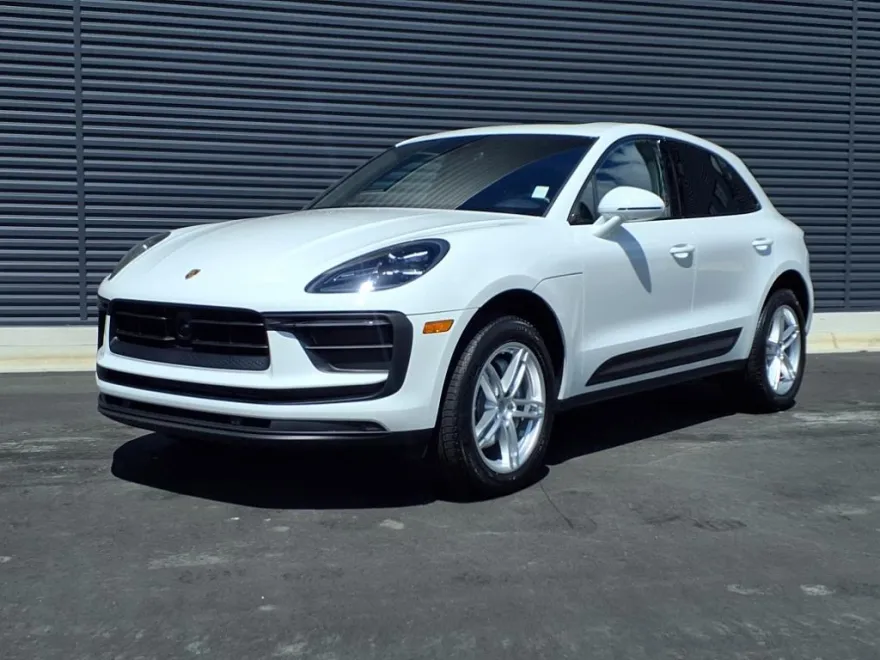 2024 Porsche Macan T photo 1