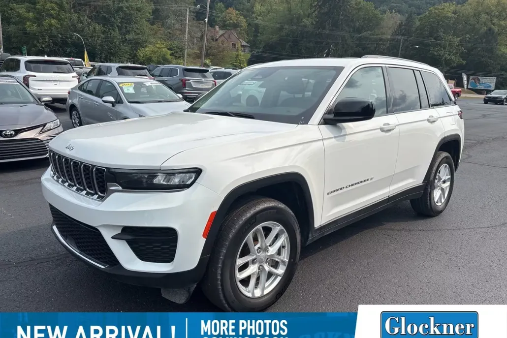 2023 Jeep Grand Cherokee Laredo photo 1