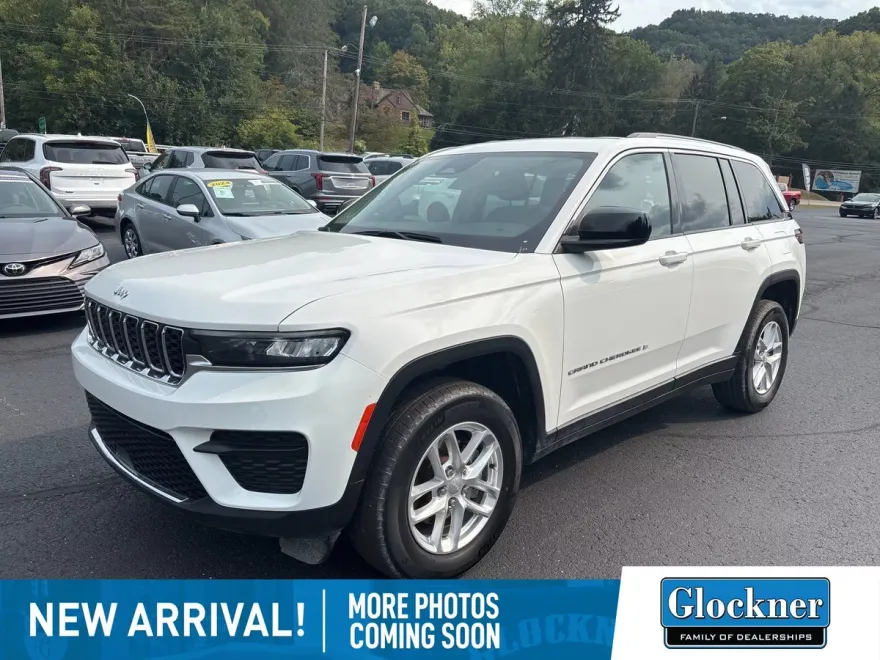 2023 Jeep Grand Cherokee Laredo photo 1