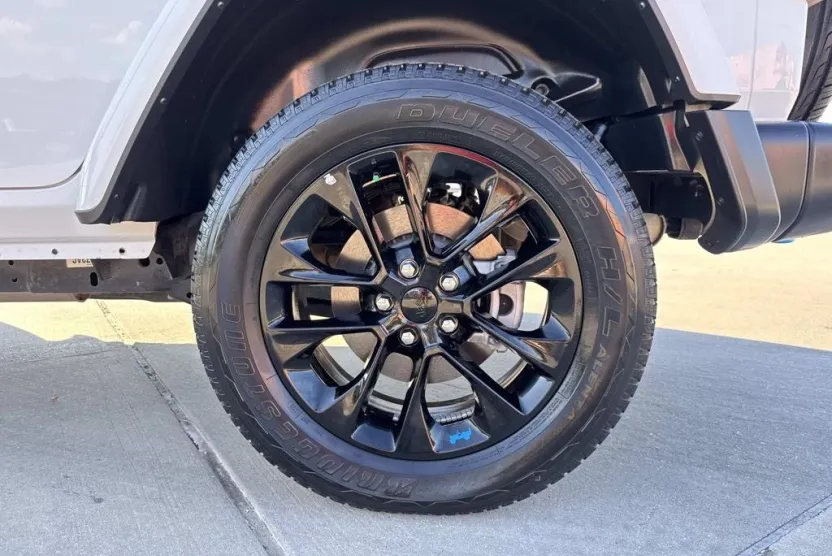 2023 Jeep Wrangler 4xe Sahara photo 1