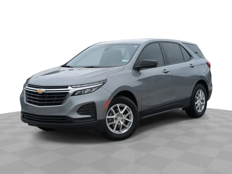 2023 Chevrolet Equinox LS photo 1