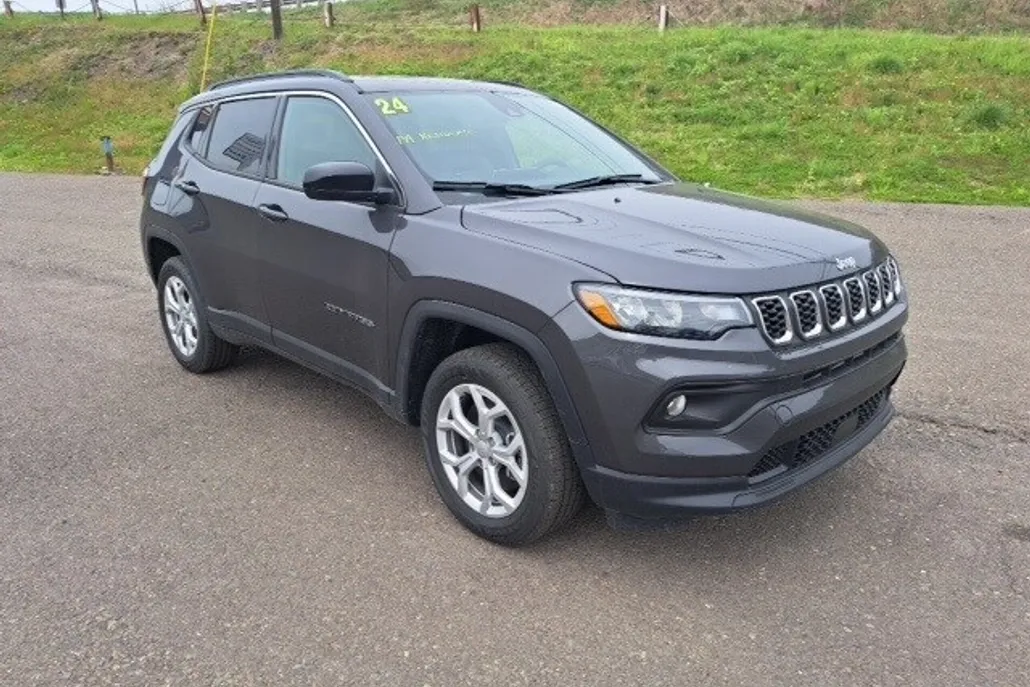 2024 Jeep Compass Latitude photo 1