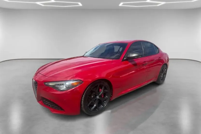 2019 Alfa Romeo Giulia Sport photo 1