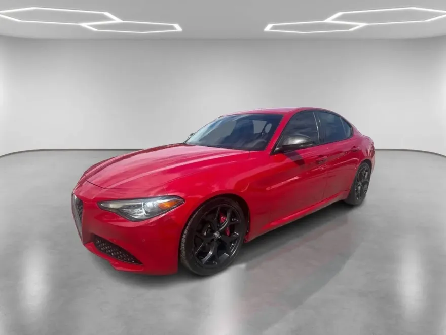 2019 Alfa Romeo Giulia Sport photo 1