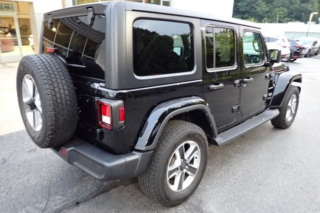2021 Jeep Wrangler Unlimited Sahara photo 1
