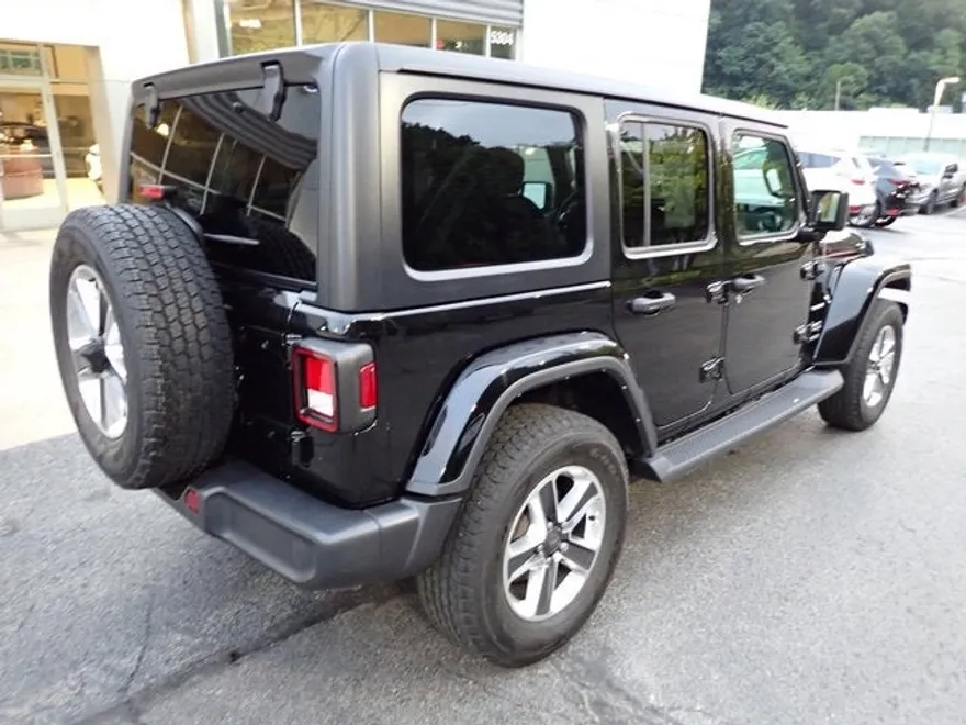 2021 Jeep Wrangler Unlimited Sahara photo 1