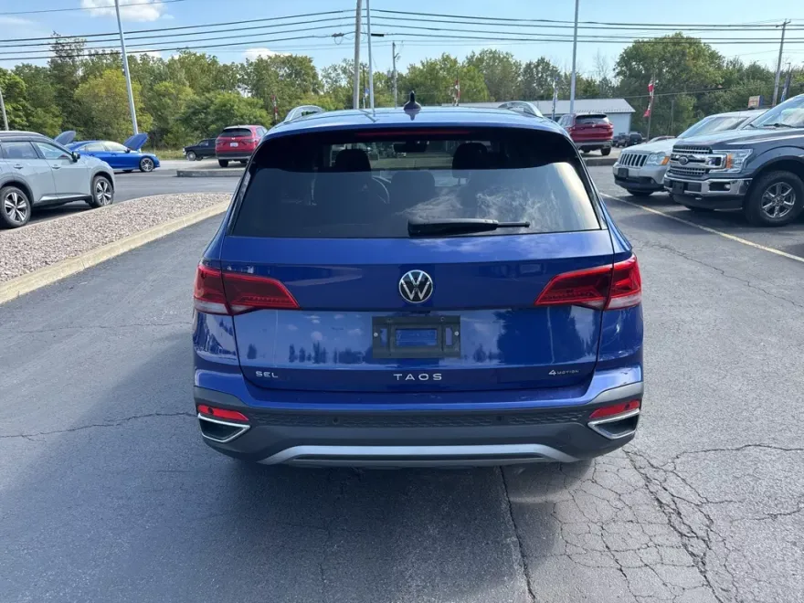 2022 Volkswagen Taos SEL photo 1