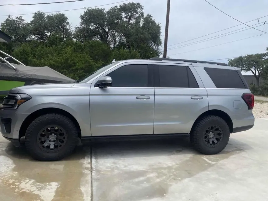 2022 Ford Expedition Limited photo 1