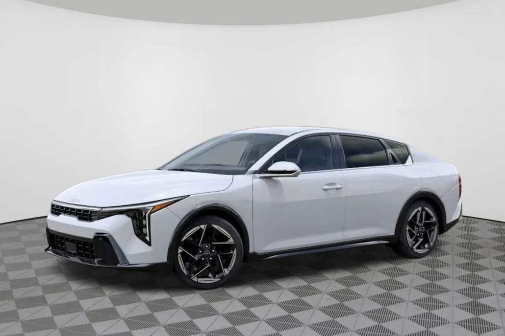 2025 Kia K4 GT-Line photo 1