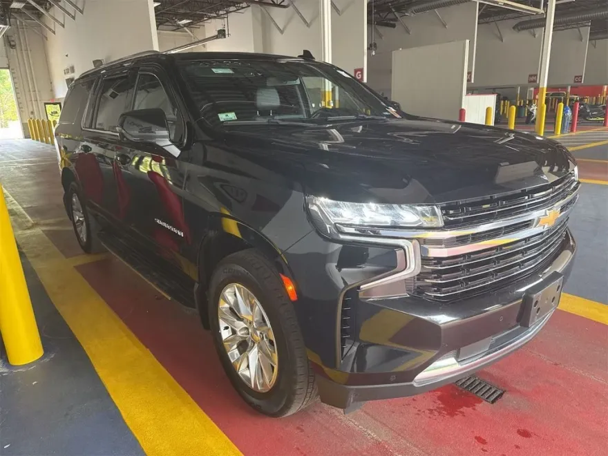 2021 Chevrolet Suburban LT photo 1
