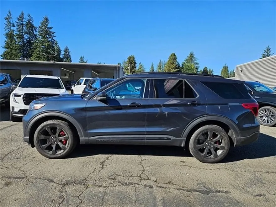 2023 Ford Explorer ST photo 1