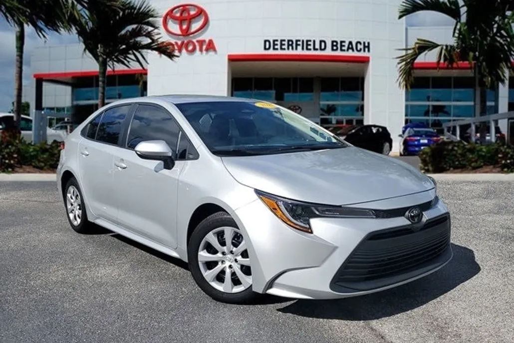 2023 Toyota Corolla LE photo 1