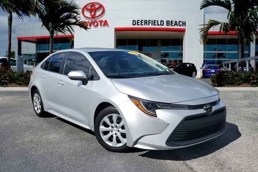 2023 Toyota Corolla LE photo 1