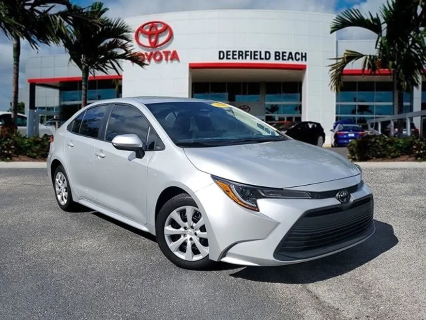 2023 Toyota Corolla LE photo 1