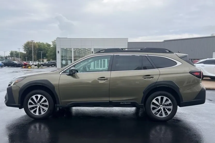 2023 Subaru Outback Premium photo 1