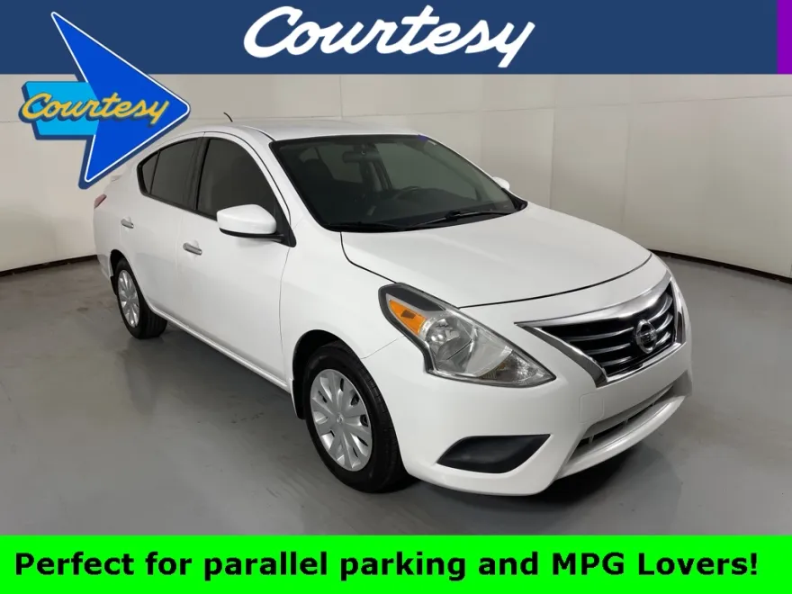 2016 Nissan Versa 1.6 SV photo 1