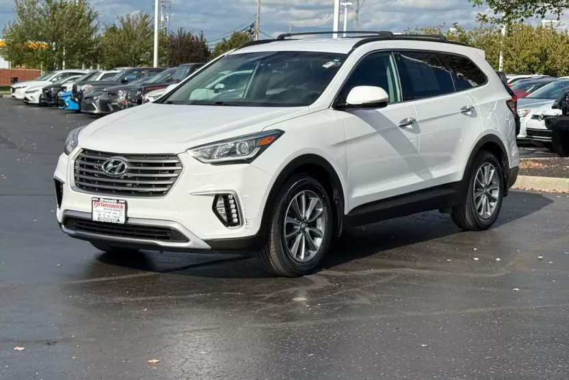 2017 Hyundai Santa Fe SE photo 1