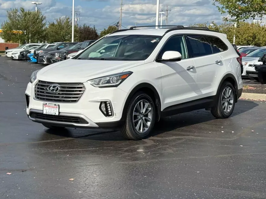 2017 Hyundai Santa Fe SE photo 1