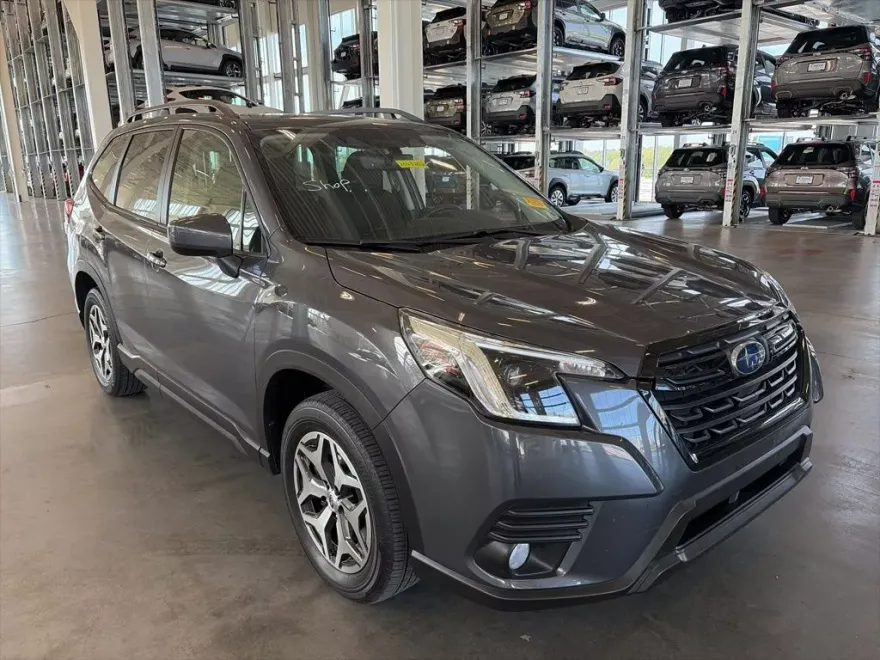 2023 Subaru Forester Premium photo 1