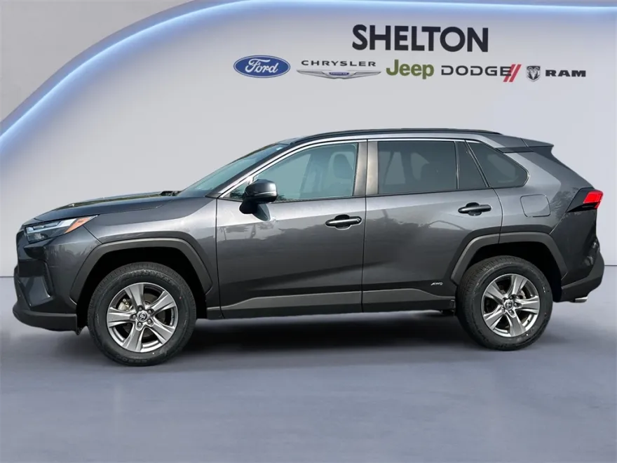 2022 Toyota RAV4 Hybrid XLE photo 1