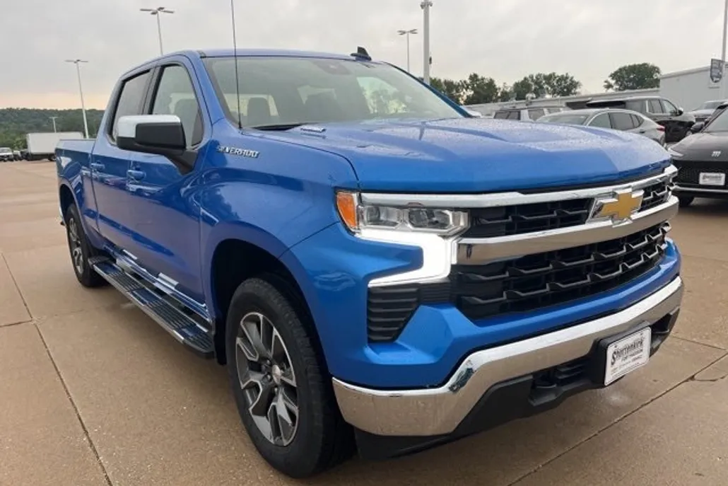2025 Chevrolet Silverado 1500 LT photo 1