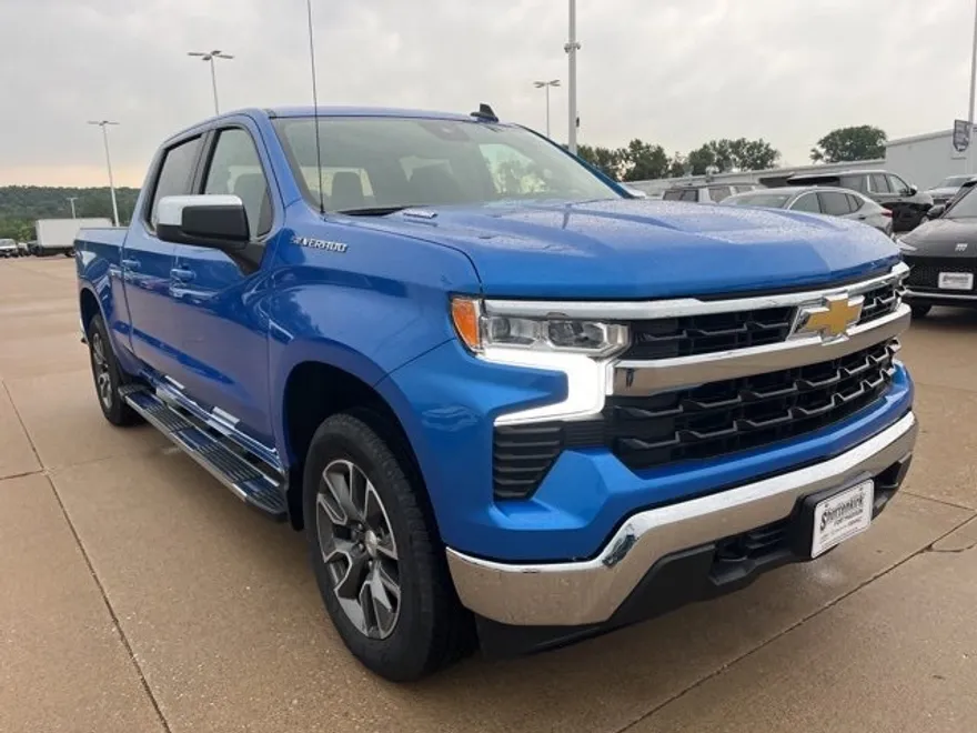 2025 Chevrolet Silverado 1500 LT photo 1